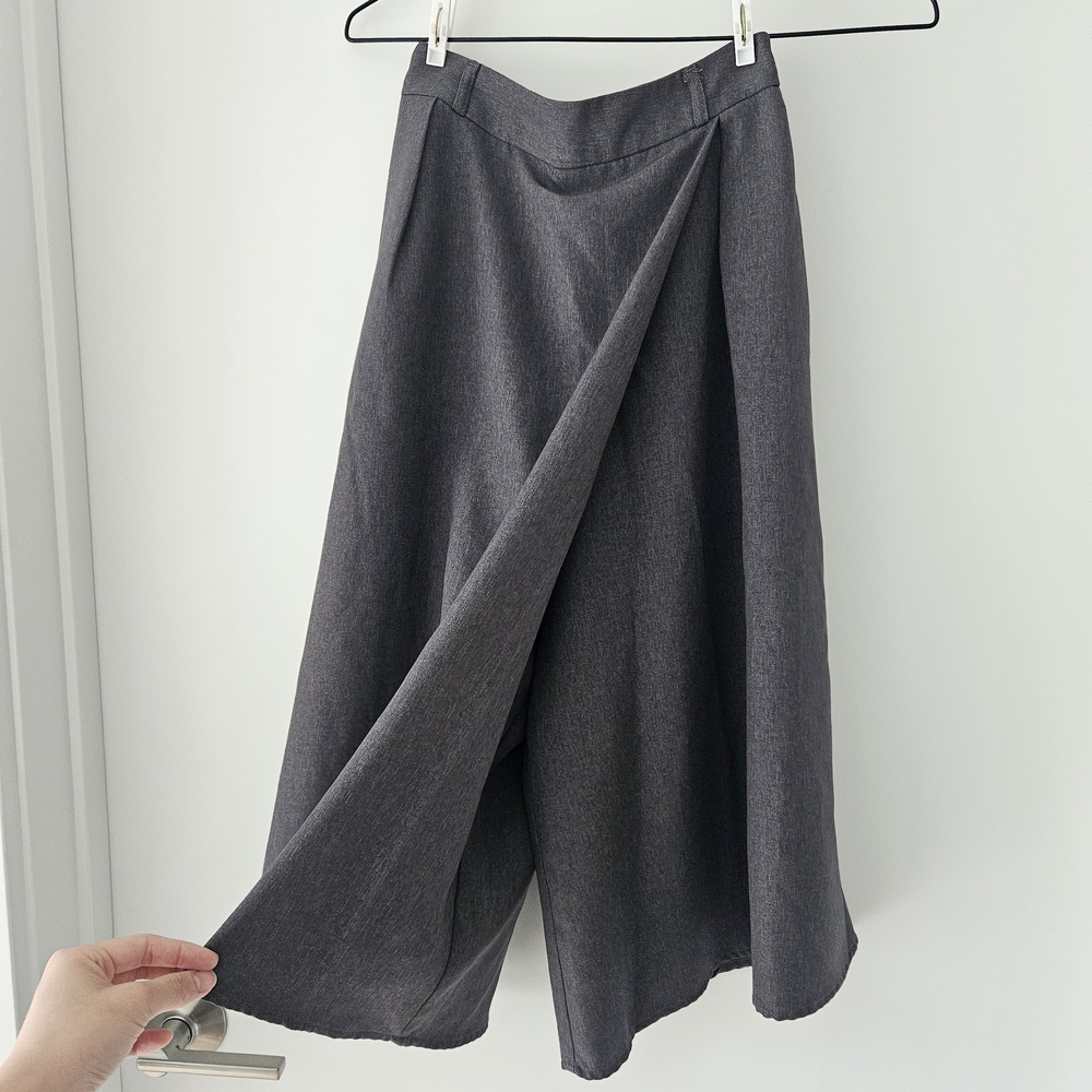 GU Cropped Skirts-liked Pants